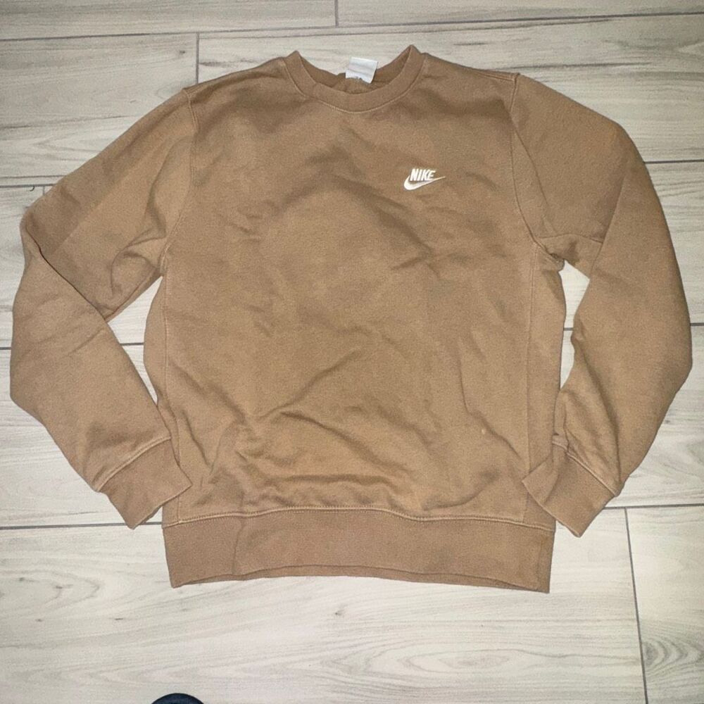 Nike Sportswear Club Fleece Brown Crewneck sweatshirt size small featuring a c